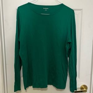 Long sleeve knit in excellent condition perfect to layer and accessorize! Sz XL